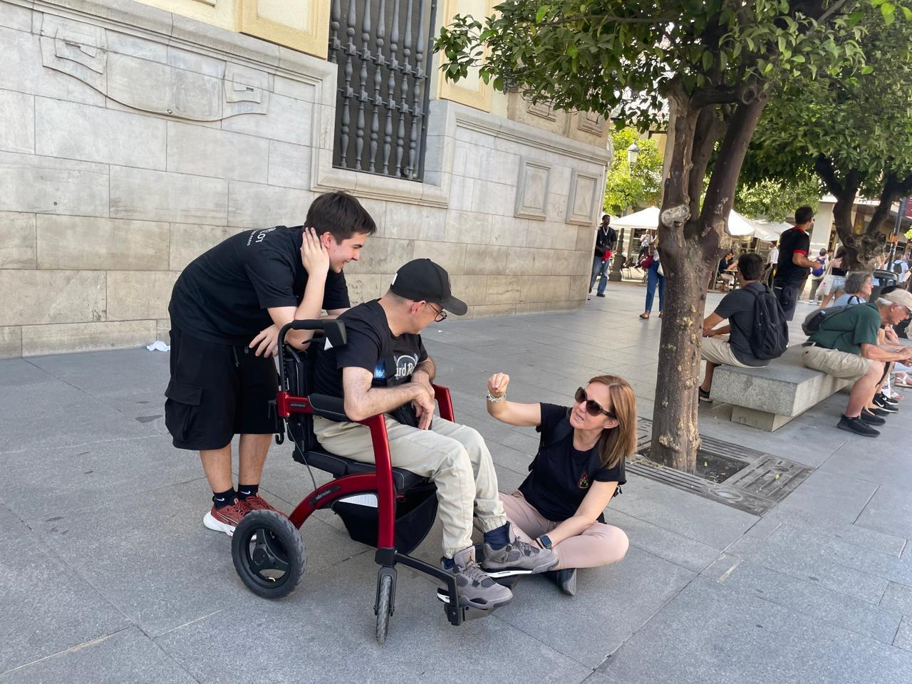 Pablo Parper usando el andador Rollz Motion Performance en Sevilla.